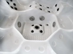 Outdoorwhirlpool Oasis Maxi Weiß Inkl. Treppe Und Abdeckung - 210 X 210 X 92cm -Grünwelt Exporteren Garten-Winkel 14be0445eae8d69bbcefa63cfa7db9be