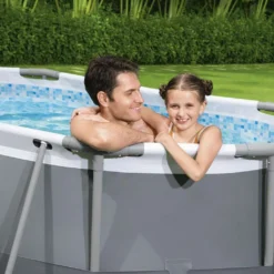 Bestway 5614A Power Steel Ovaler Oberirdischer Pool 305x200x84cmHöhe (cm): 84, Breite (cm): 305, Zusammensetzung: PVC, Länge (cm): 200, Gestalten: Oval, Maße: 3 - 3,99 M, Filterpumpe: 58381 33 Bestway 5614A Power Steel Ovaler Oberirdischer Pool 305x200x84cmHöhe (cm): 84, Breite (cm): 305, Zusammensetzung: PVC, Länge (cm): 200, Gestalten: Oval, Maße: 3 - 3,99 M, Filterpumpe: 58381 -Grünwelt Exporteren Garten-Winkel 34fa20f8f923693edcb289d71aede86b