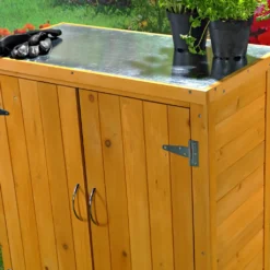 Mucola Geräteschrank Gerätehaus Gartenschuppen Schrank Schuppen Gartenschrank + 2 Türen Schrank Pflanztisch Terrassenschrank Mehrzweckschrank -Grünwelt Exporteren Garten-Winkel 396d97921368f2c457e16e57fe53793e