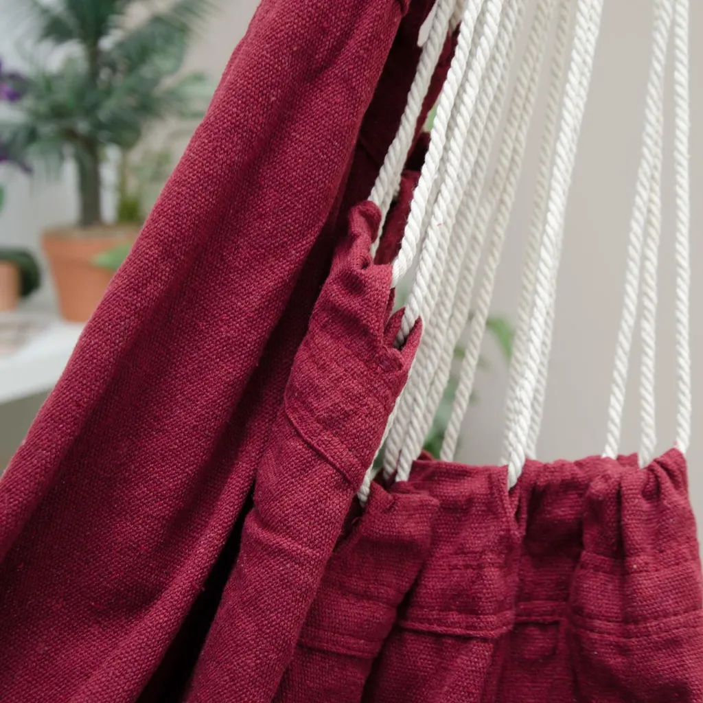 XXL Hängestuhl 2 Personen Hängematte | Max. 150 Kg Belastbar | Großer Hängesitz 185x130 Cm | 100% Baumwolle | Hängesessel Inkl. Swivel | Bordeaux Rot 4 XXL Hängestuhl 2 Personen Hängematte | Max. 150 Kg Belastbar | Großer Hängesitz 185x130 Cm | 100% Baumwolle | Hängesessel Inkl. Swivel | Bordeaux Rot – Bild 4