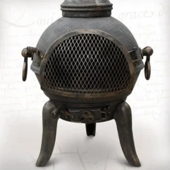 Jago® Terrassenofen Mit Funkenfluggitter - Aus Gußeisen Im Klassischen Design, 108cm Hoch, Inklusive Schürhaken, Funkenschutz - Vintage Gartenofen, Rustikaler Look, Gartenkamin, Feuerstelle, Feuerkorb -Grünwelt Exporteren Garten-Winkel 826b72ae6f538d9887e2e725cf953b84