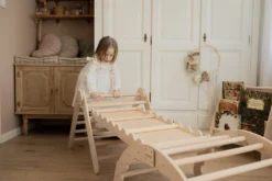 MAMOI® Klettergerüst Indoor, Kletterdreieck Mit Rutsche Aus Holz, Kletterbogen, Baby Kinder Klettern, Regenbogenwippe Mit Rutschbrett, Holzbogen Triangle Für Spielplatz Ab 1/2/3 Jahre -Grünwelt Exporteren Garten-Winkel b858eeff63ee1e153cba5d74c949bf01